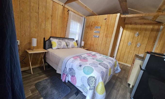 Carrolls Cabina | Cool cabin with AC in Kelso