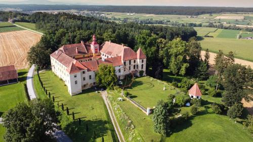 Ilz Apartamento | Cool Flat at Renaissance Castle - 2BR
