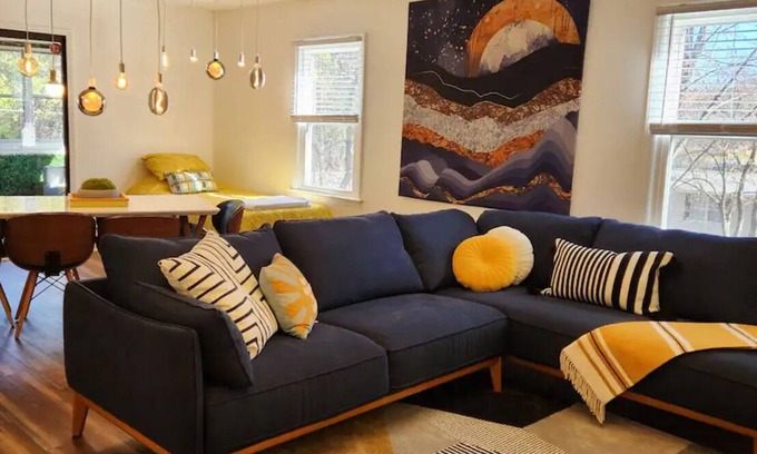 India Hook Casa | Cool, Retro-styled Home Near Lake Wylie
