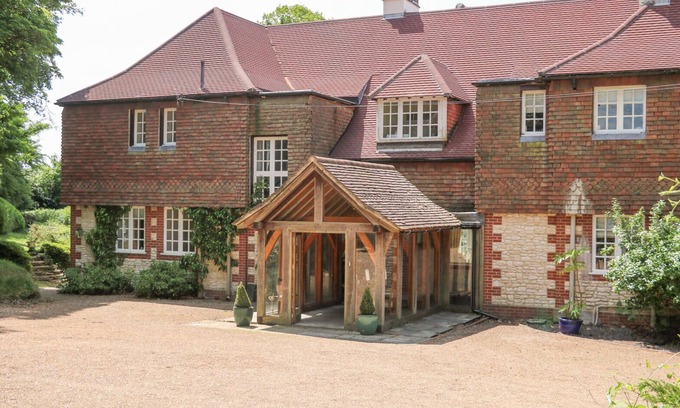 Meonstoke Casa | COOMBE PLACE HOUSE, pet friendly, luxury holiday cottage in Meonstoke
