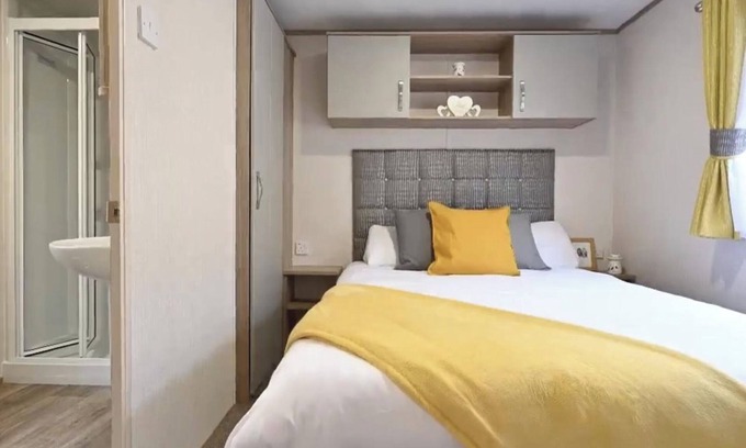 Colchester Cabina | Fantastic Family 3-Bed static Caravan cooper bea