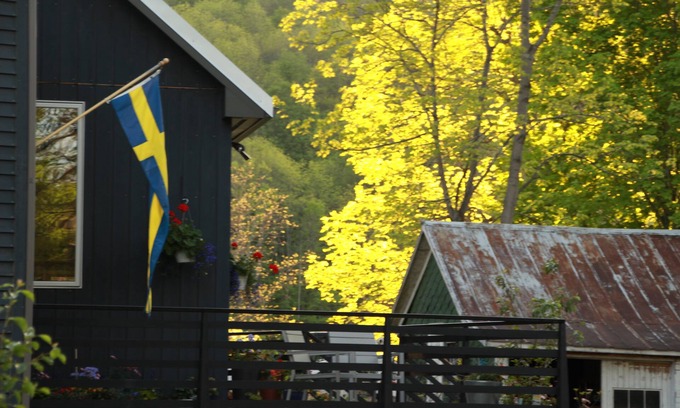 Fly Creek Otro | 3 Miles to Dreams Park: Chic & Cosy Nordic Farmhouse Sleeps 6