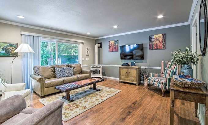 Coos Bay Cabaña | Coos Bay Retreat < 2 Mi to Marina & Casino!