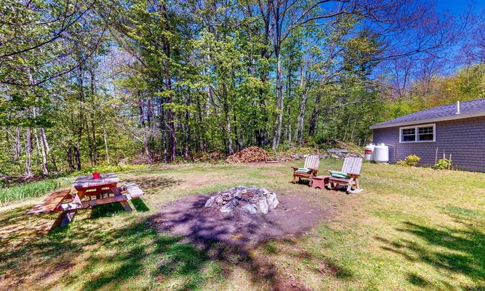 Roxbury Cabina | Coos Canyon- Firepit, Swimming Hole & Dog-Friendly