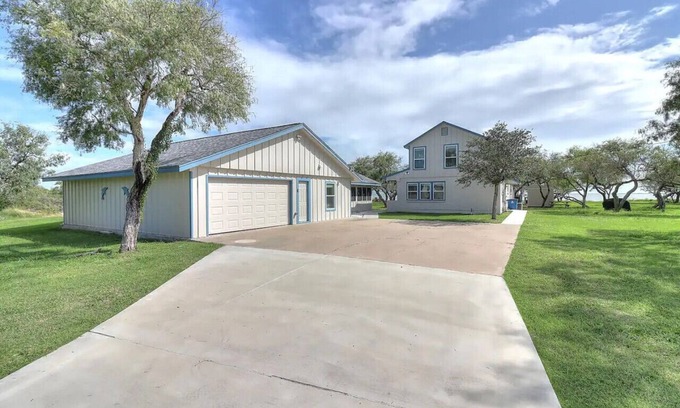 Bayside Casa | Copano Bay Retreat- Pool & Fishing Pier