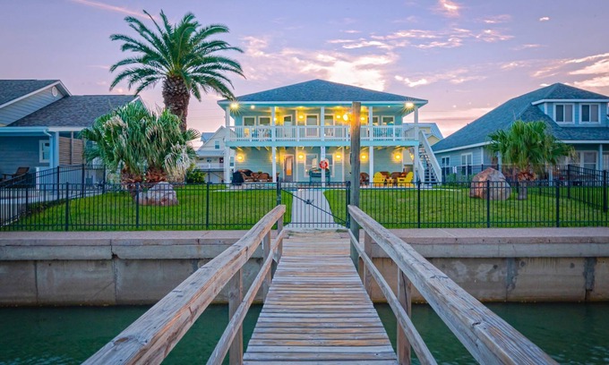 Rockport Casa | Copano Bay, Rockport, Tx. Waterfront, Private Pool & Hot Tub, & Pier