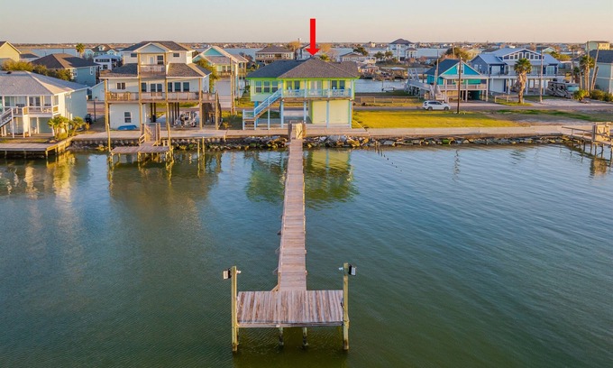 Rockport Casa | Copano Bay Waterfront Private Fishing Pier Underwater Lights