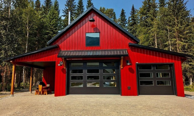 Blaeberry Cabina | Copper Bear Barn - Rural Golden