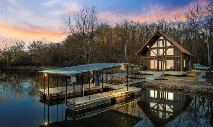 Rocky Mount Casa | Copper Cabin - No Wake Cove, Kayaks & Fire Pit!