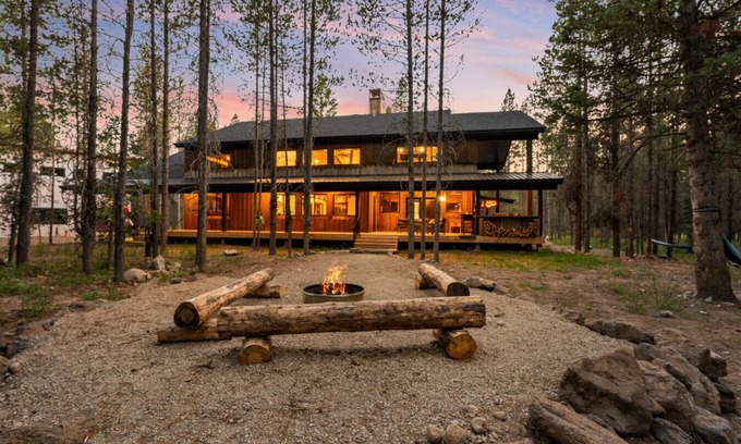 Island Park Casa | Copper Cowboy |Luxury Lodge w/ Private Dock Access
