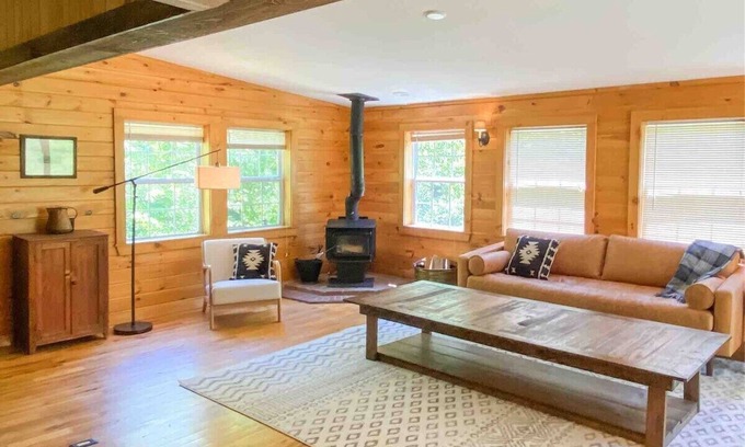 Hartland Four Corners Cabina | Copper Hill House - VT getaway near Ludlow & Okemo