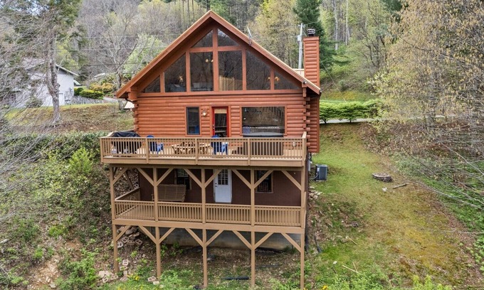Cataloochee Ranch Cabina | Copper Top Cabin - 3 BR, 2 BA, HT, GR, Near Ski Area