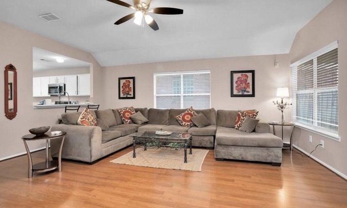 Spring Casa | Coppercrest · 4-Bedroom/2-Bath Home near The Woodlands