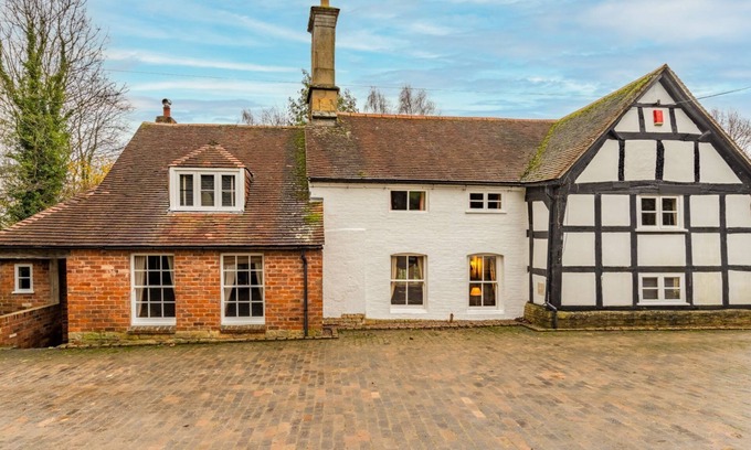 Ashton Under Hill Cabaña | Coppice House - Pet Friendly near Broadway