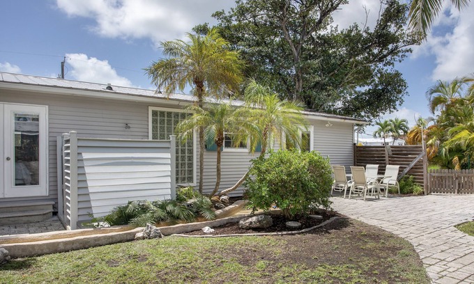 Big Coppitt Key Casa | Coppitt Cottage - 2/2, private backyard with waterfall and hot tub