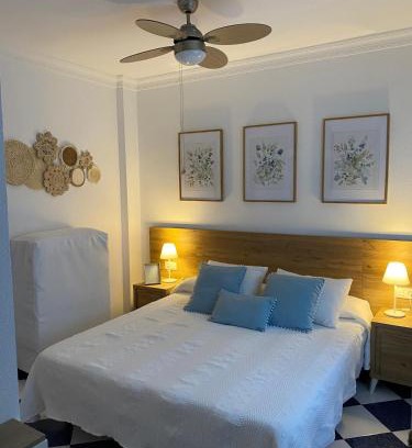 Punta Umbria Apartamento | Coqueto apartamento céntrico con terraza y parking
