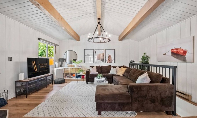 East Kootenay Casa | Coral | Pvt Beach Access | Fenced Yard | Fire Pit