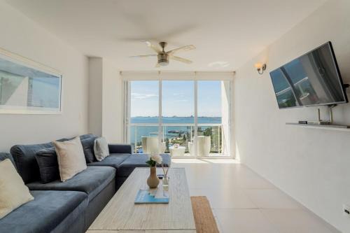 Puerto Juárez Apartamento | CORAL Beachfront 2BDR with pool by Casa Paraiso