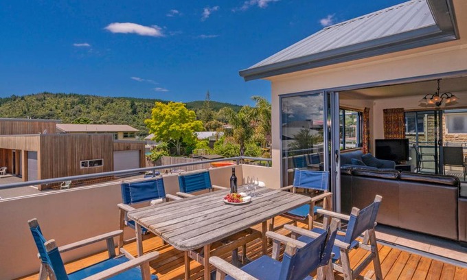 Whangamata Casa | Coral Castle - Whangamata Holiday Home