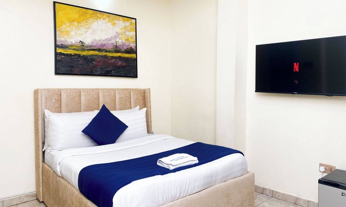 Lagos Apartamento | Coral-Charming 1-bedroom Selfie apartment in marvelous Lagos with AC