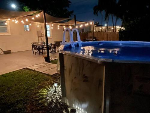 Flagami Casa | Coral Gables Home with POOL Near Airport. King beds