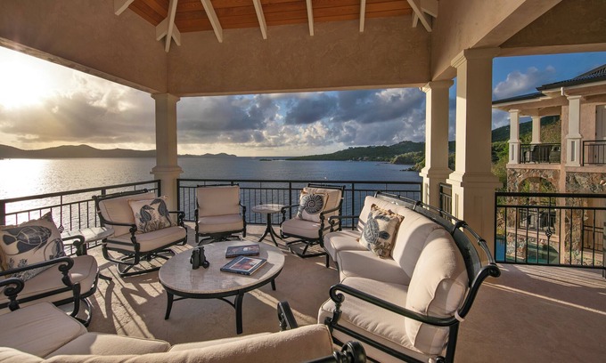 Estate Ben Runnels Gut Villa | Coral Point Villa ~ Luxury 5-bedroom villa in Coral Bay with Solar