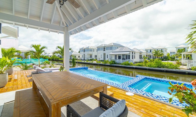 San Pedro Villa | Coral Reef Casa + Private Hot Tub and Pool at Mahogany Bay