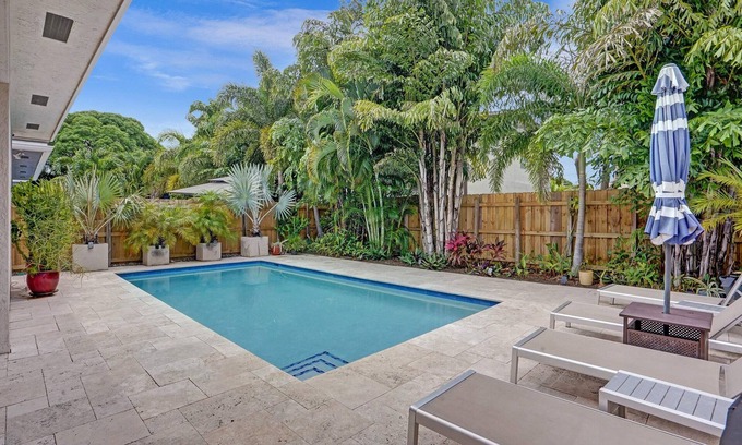 South Corals Casa | Nueva construcción de 3 dormitorios y 2 baños con piscina climatizada en el corazón de Oakland Park