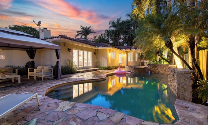 Coral Ridge Casa | Coral Ridge Getaway by AvantStay | Pool, Hot Tub, Billiards + 5mins to Beach!
