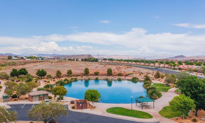 Washington Casa | Coral Ridge Resort 2081 | Private Hot Tub, Resort Pool and Golf Views