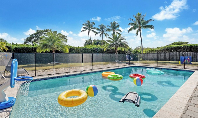 Coral Springs Casa | Coral Springs Paradise with Backyard + Heated Pool
