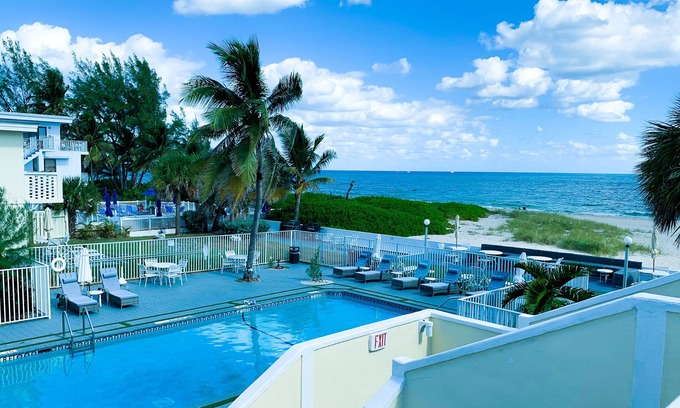 Pompano Beach Hotel | Coral Tides Resort