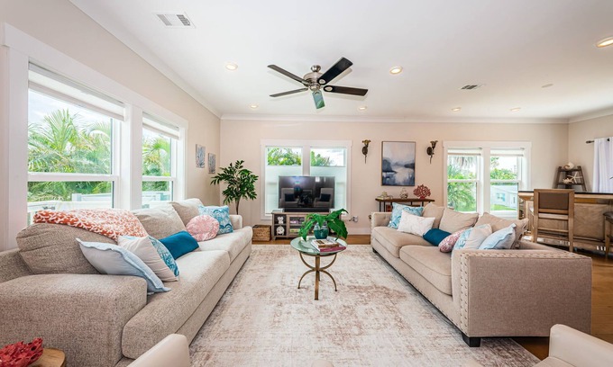 Redington Beach Casa | Coral Villa-Private Pool-4Beds/2BA-Redington Beach