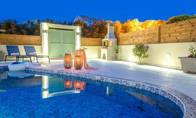 Neromilos Villa | CORAL Villa con piscina y jardín privado, 2 dormitorios a 100 m del mar