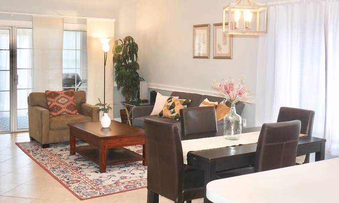 Charlotte Condominio | Fall Deal: 10% Off 3+ Night Stays Until Oct 31!