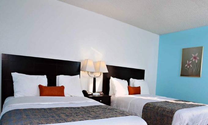 Newton Hotel | Sky Palace Inn & Suites Newton / Comfort 2 Cama Queen