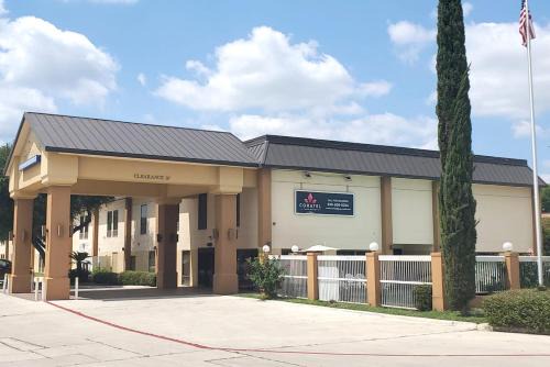 New Braunfels Hotel | Coratel Inn & Suites by Jasper New Braunfels IH-35 EXT 189
