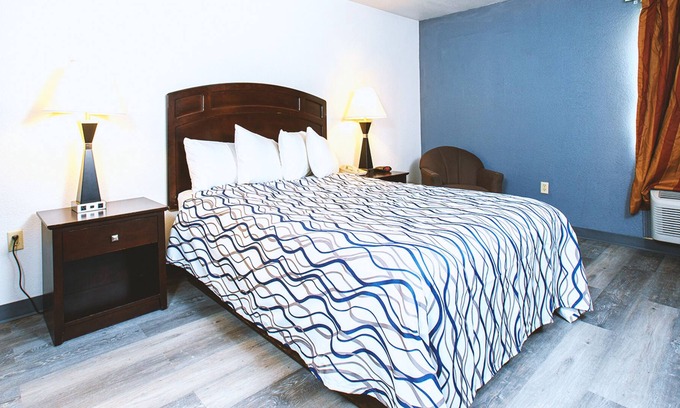 Park City Casa | Coratel Inn & Suites by Jasper Park City - Wichita North - DKBNS