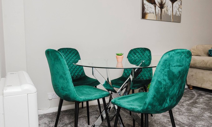 Corby Casa | Corby-2 Bedroom-1Bathroom-Parking - Upto 5 guests
