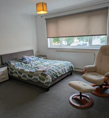 Corby Casa | Corby Town Vacations Rooms available for Couples & Singles