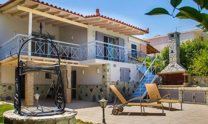 Melissi Casa | Residencia Corintia, una villa sofisticada y confortable con piscina privada.