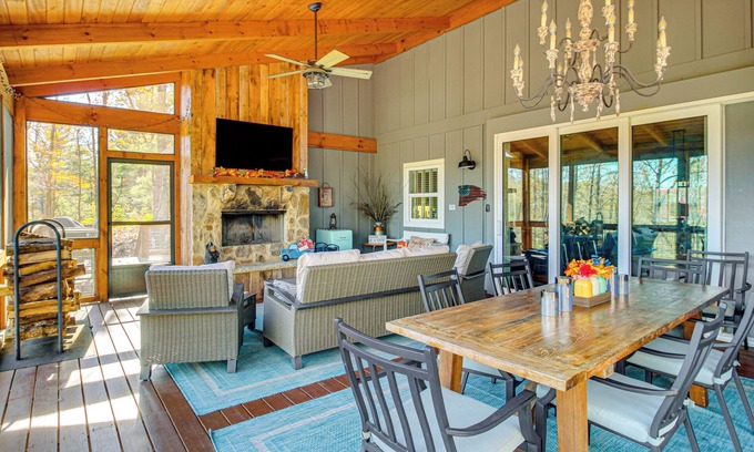 Ellijay Cabina | ¡NUEVO! 'Cork & Creek Cottage' w / Mtn & Pasture Views!