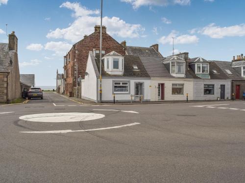 Girvan Casa | Corner Cottage