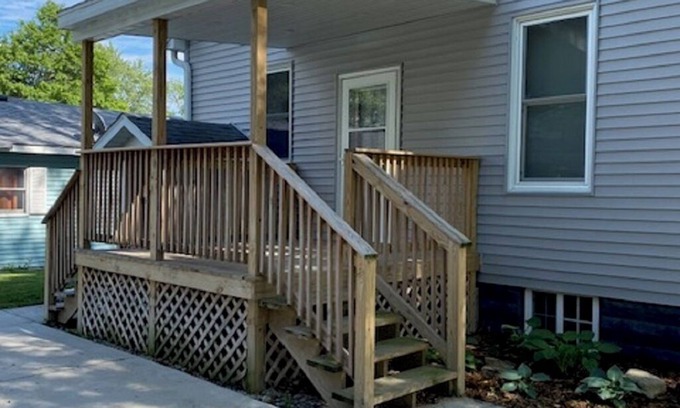Taylorville Casa | Corner Cottage near to downtown!