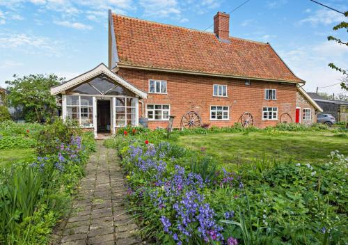 Rumburgh Casa | Corner Farm Cottage
