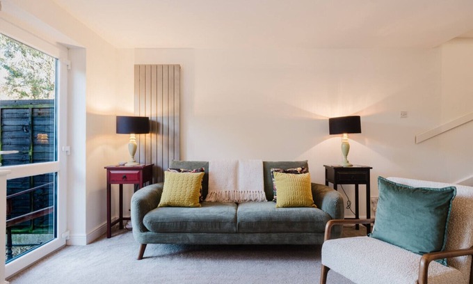 Cheltenham Casa | Corner House - Bright 2 Bed in Cheltenham