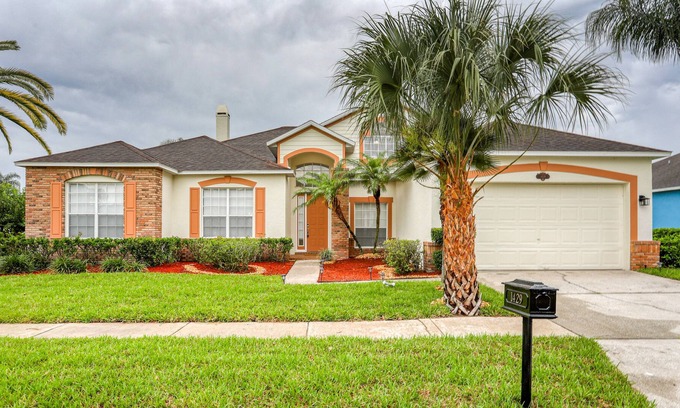 Ridgewood Lakes Casa | Corner lot home with screened pool + spa, game room, on-site golf, AC, & WiFi