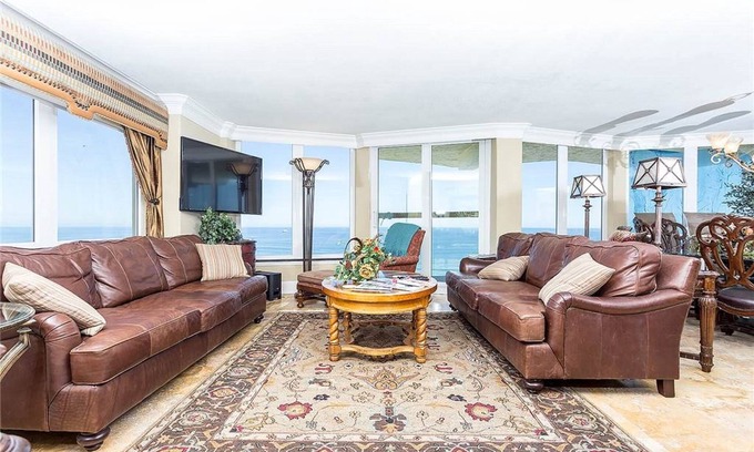 Daytona Beach Shores Condominio | Ático en la esquina del piso superior!