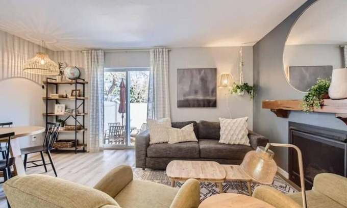 Louisville Casa | Corner Unit 2 BDR / 2.5 BA Lafayette Townhome