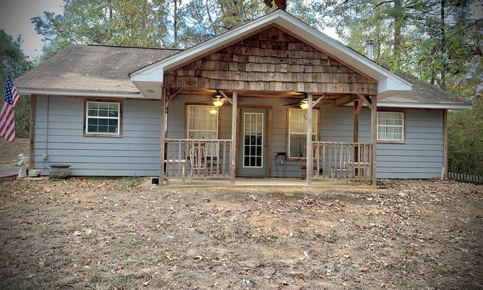 Lincoln Parish Cabina | CornerStone Cabin sleeps 6 secluded on 28 acres